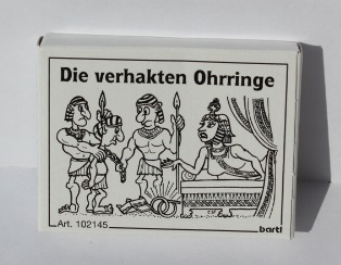 Die verhakten Ohrringe