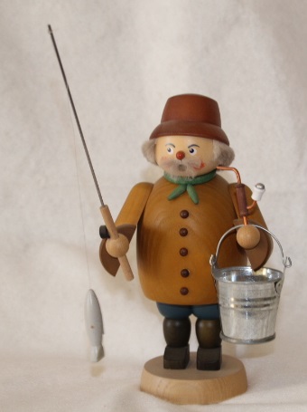 R-uchermann-mit-Fisch-seiffener-Volkskunst